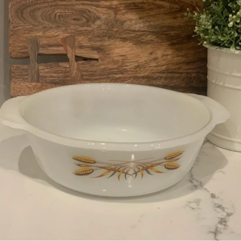 vintage casserole Anchor Hocking Fire King  Milk Glass dish 1 1/2 quart